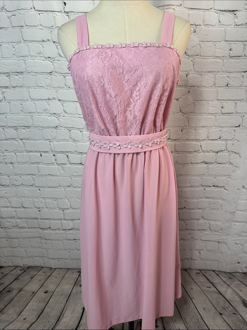 Vintage Lady Jennifer Pink Lace Empire Waist Midi Dress Romantic Cottagecore